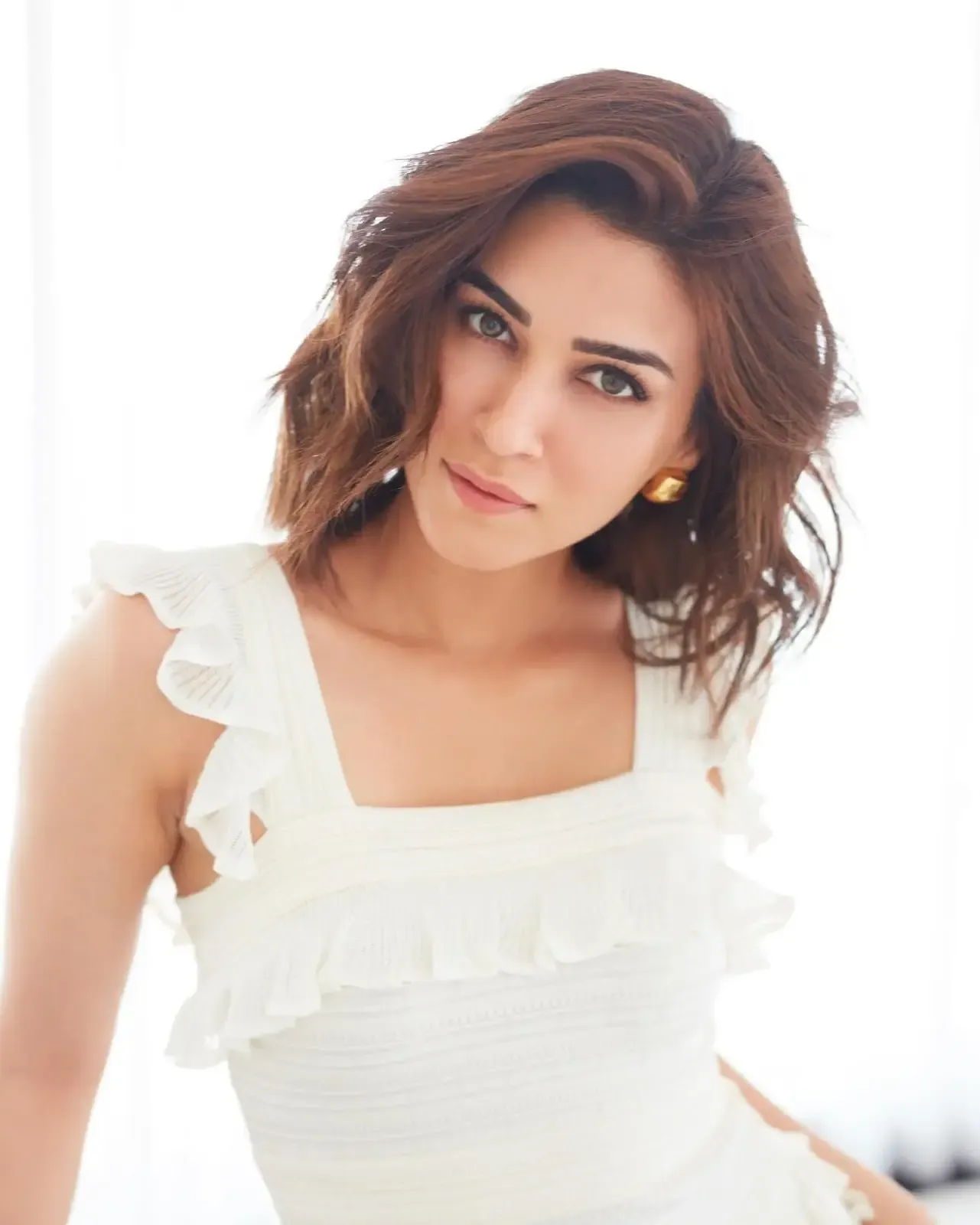 SOUTH INDIAN ACTRESS KRITI SANON PHOTOSHOOT IN WHITE DRESS 2